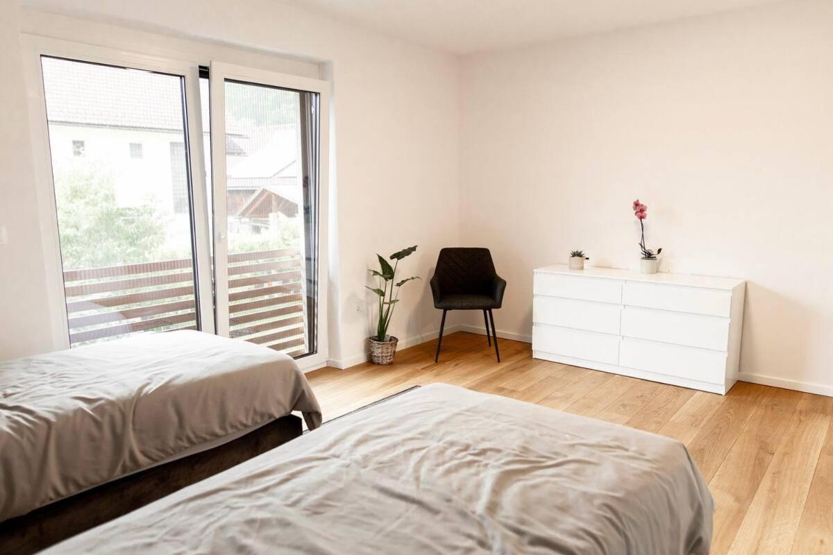 Aura Apartments Zirovnica Exteriör bild