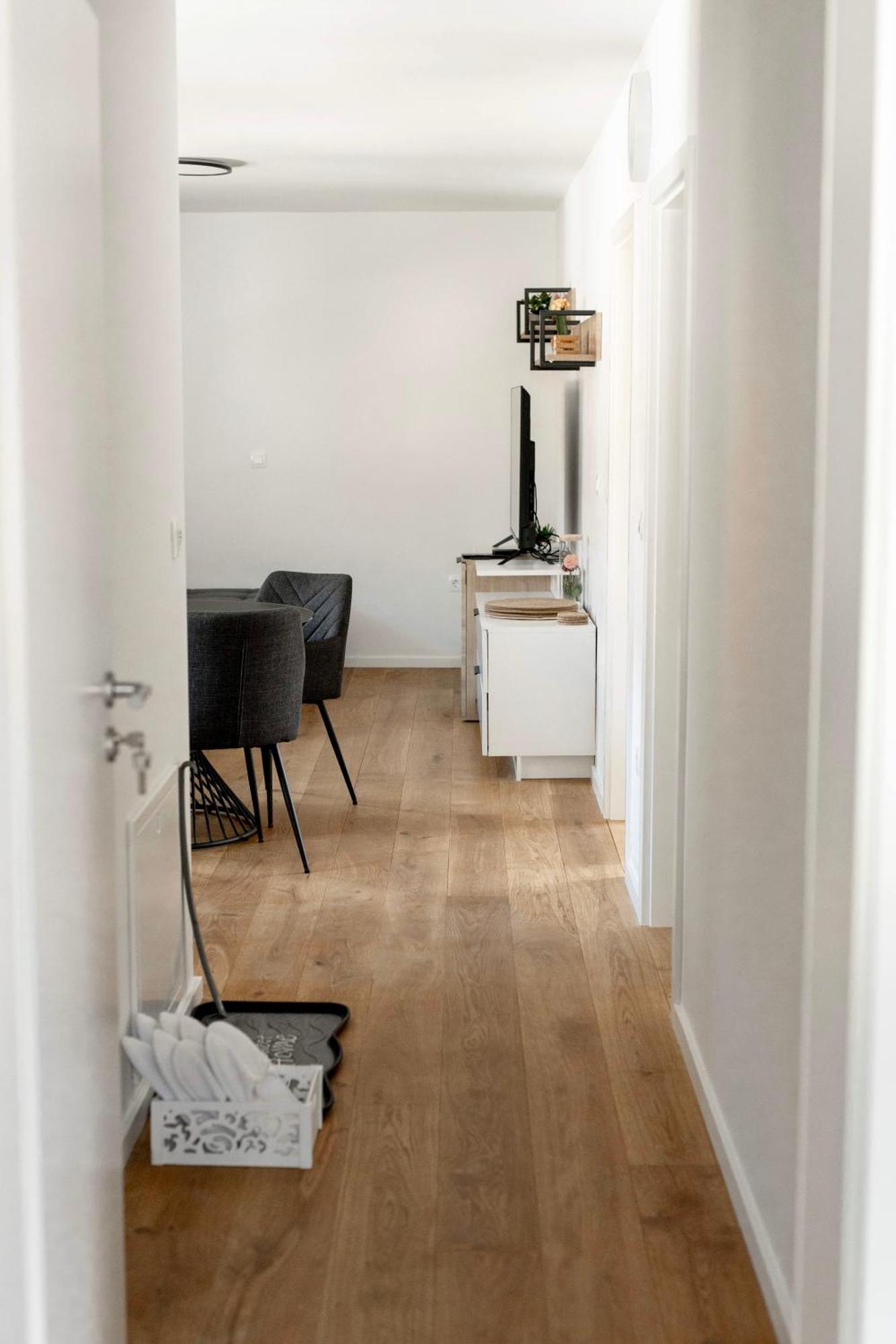 Aura Apartments Zirovnica Exteriör bild