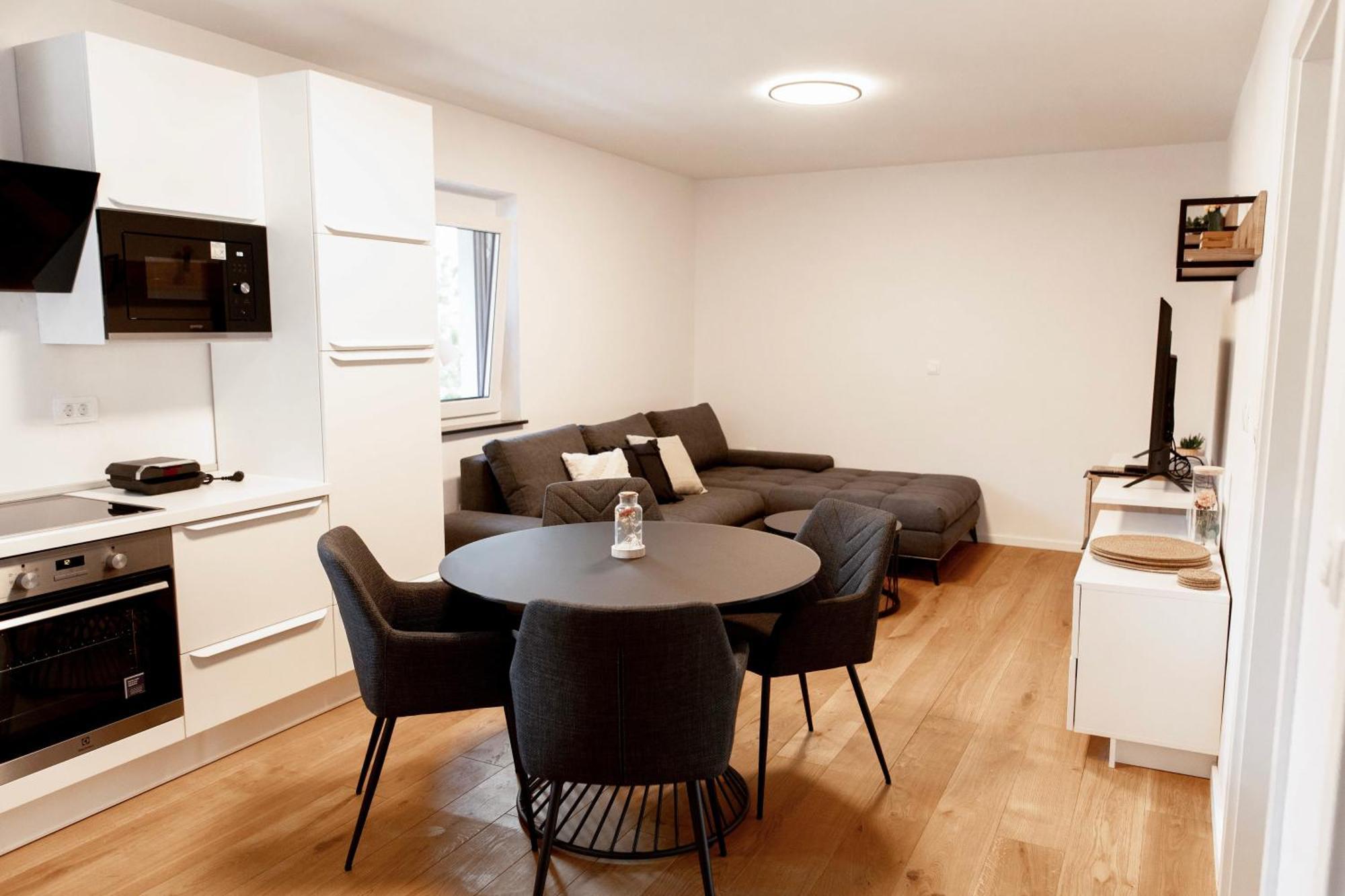 Aura Apartments Zirovnica Exteriör bild