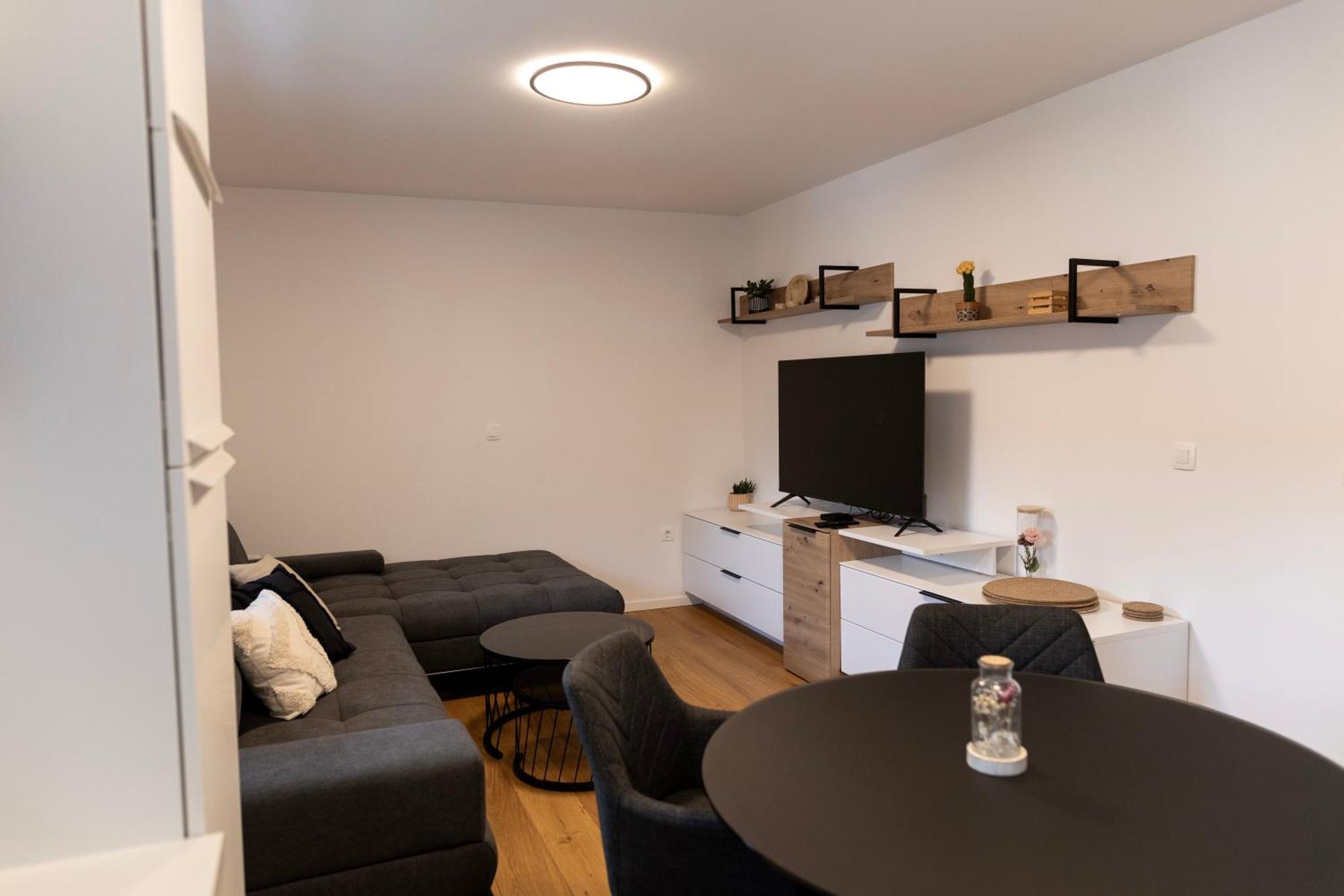 Aura Apartments Zirovnica Exteriör bild
