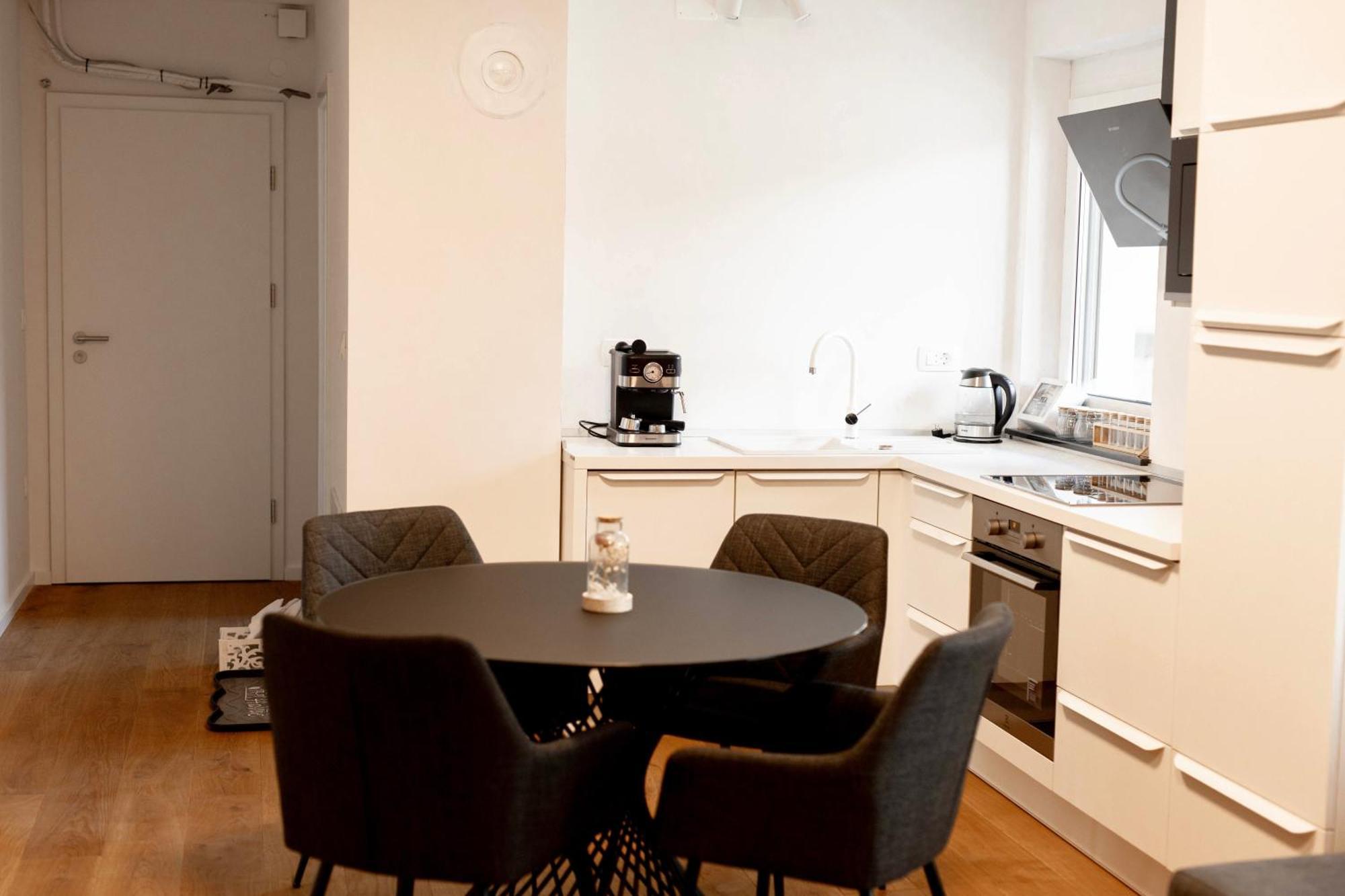 Aura Apartments Zirovnica Exteriör bild