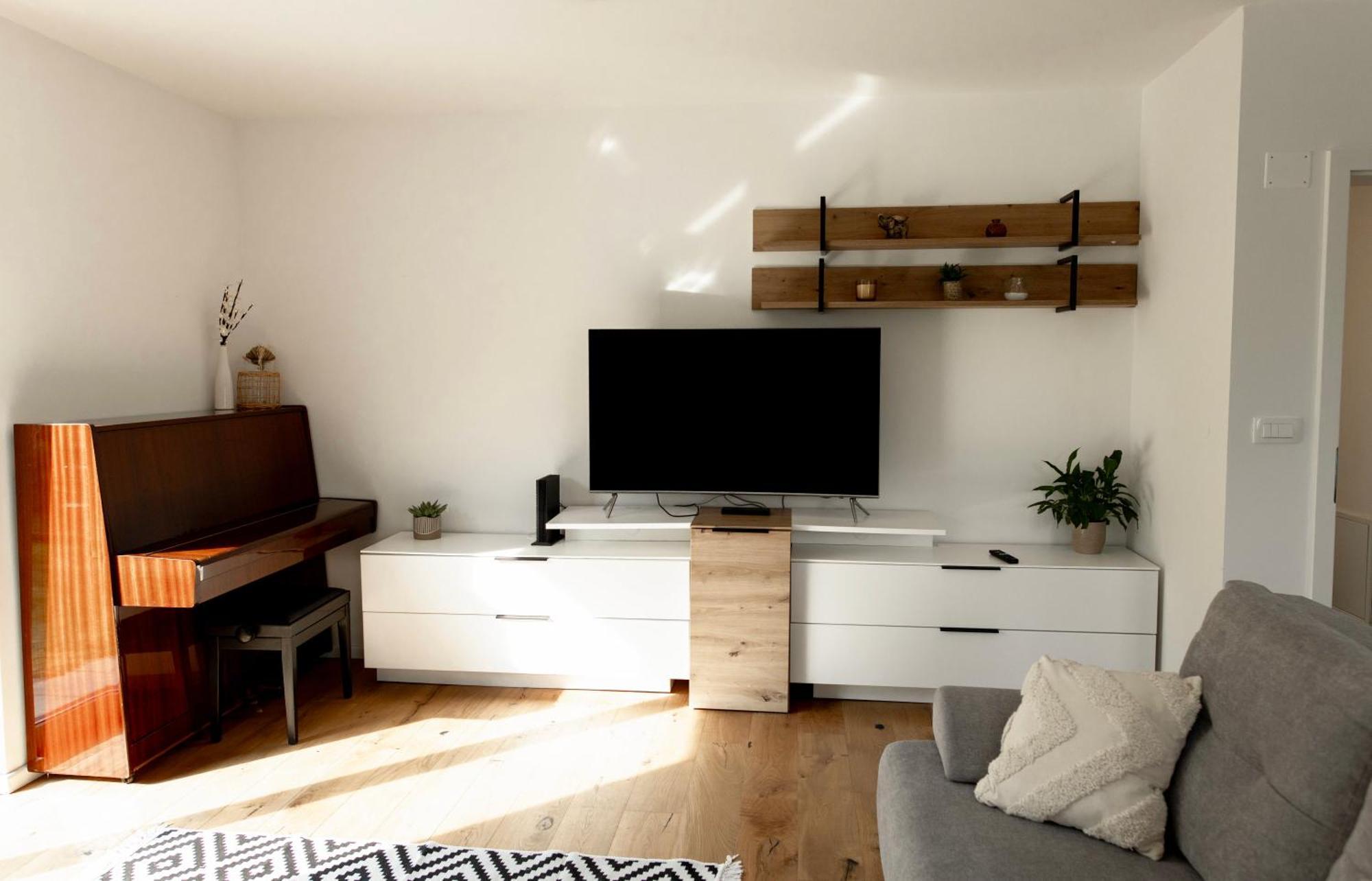 Aura Apartments Zirovnica Exteriör bild