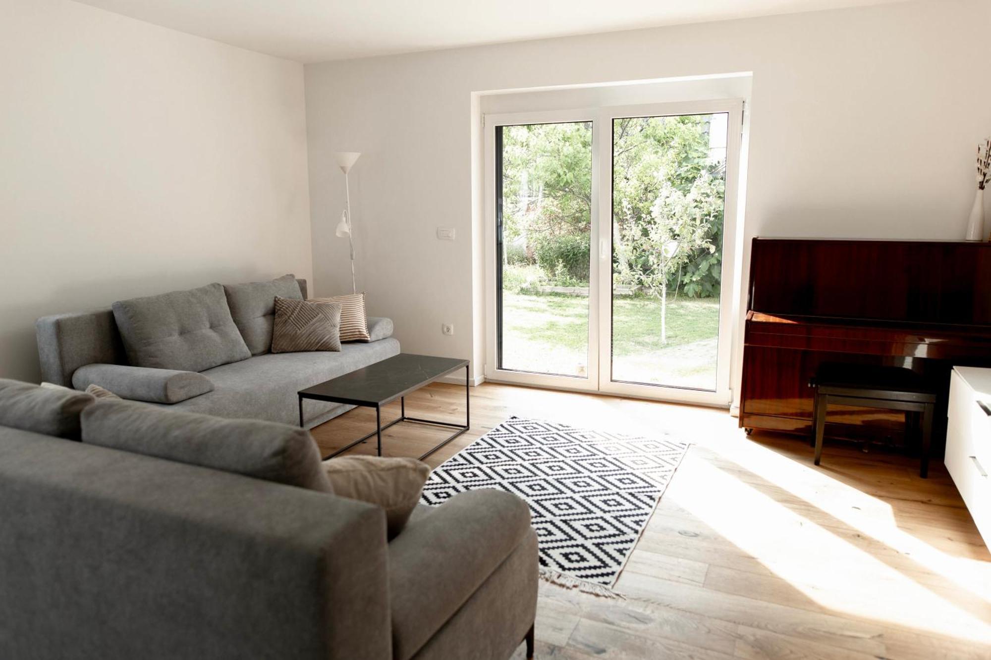 Aura Apartments Zirovnica Exteriör bild
