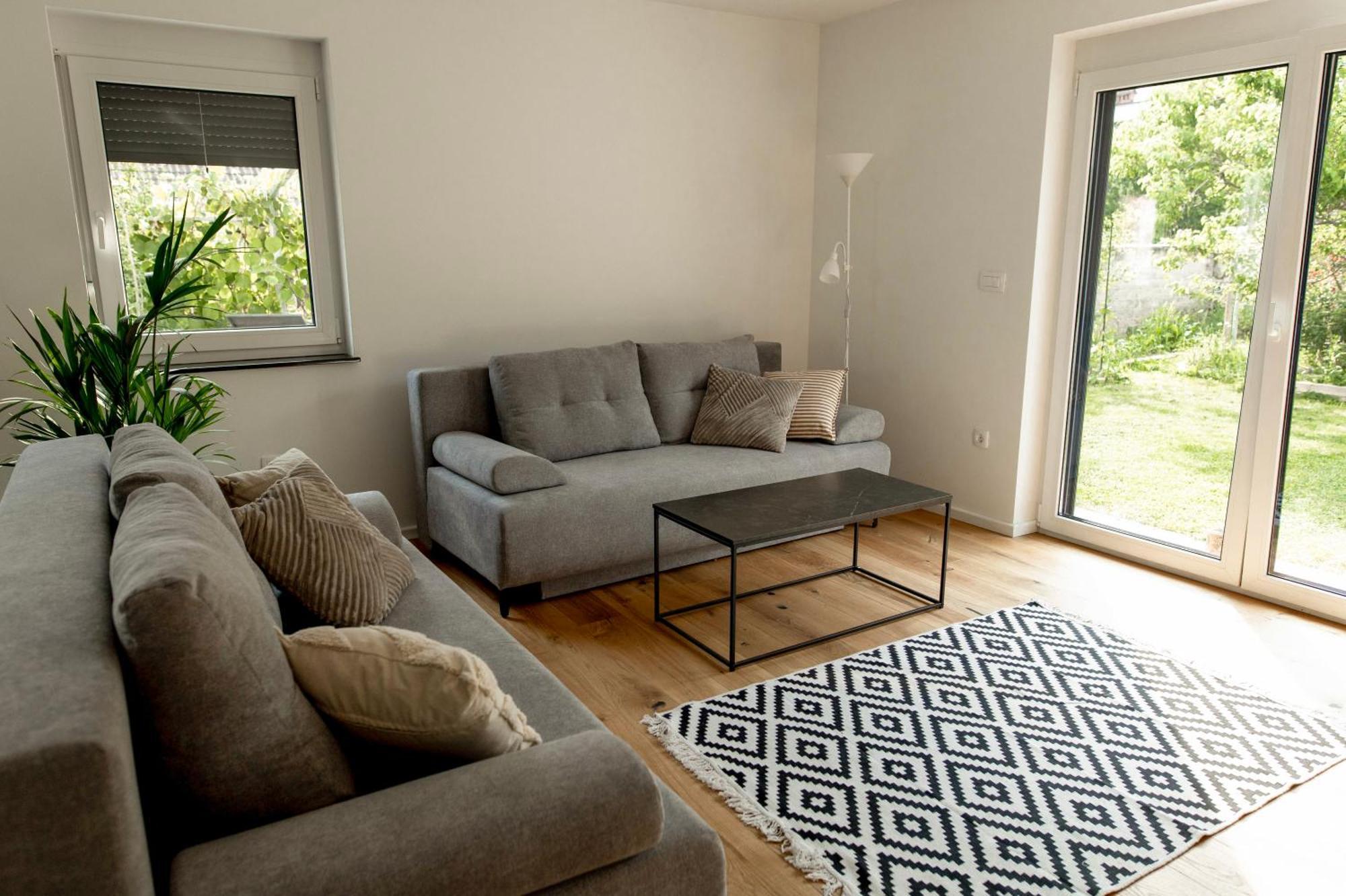 Aura Apartments Zirovnica Exteriör bild
